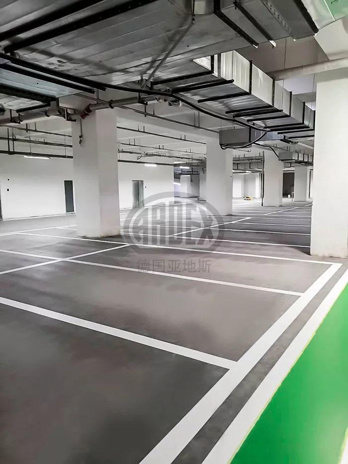 【案例分享】亞地斯水泥基面自流平又出爆款！鄭州龍湖金融島停車庫